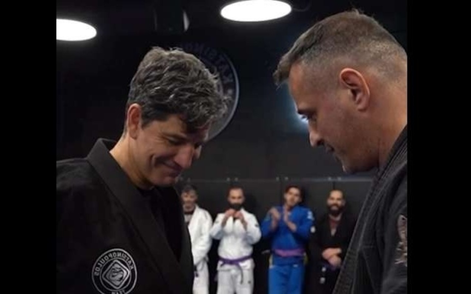 Ο Σάκης Ρουβάς διαπρέπει στο Brazilian Jiu Jitsu και κερδίζει νέα ζώνη>