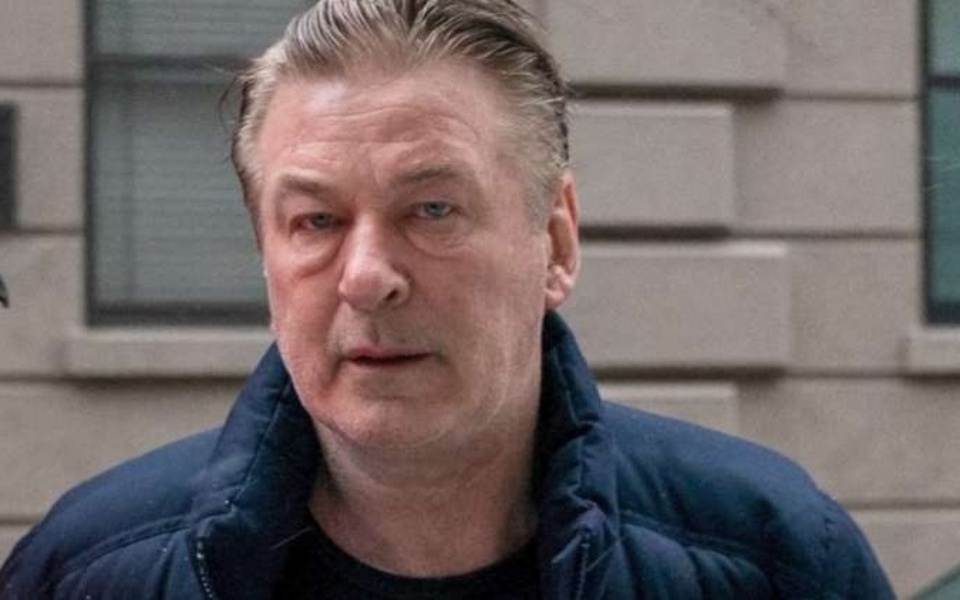 Alec Baldwin: Αποσύρθηκαν οι κατηγορίες για ανθρωποκτονία εξ αμελείας>