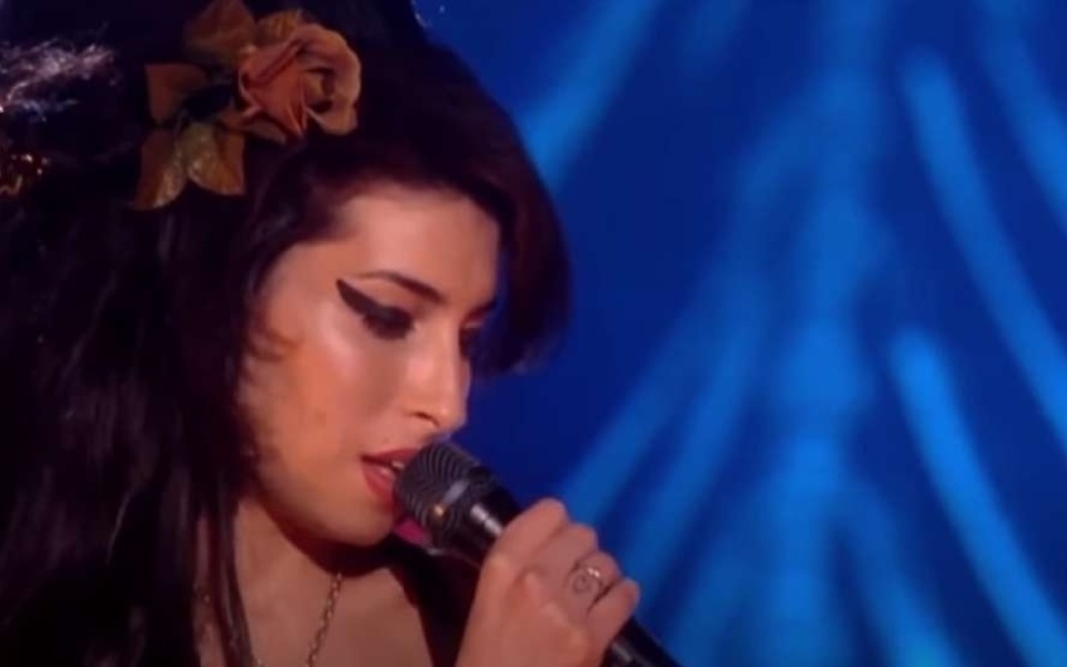 «Amy Winehouse: Το βιβλίο «In Her Words» αποκαλύπτει τα προσωπικά ημερολόγια της τραγουδίστριας>