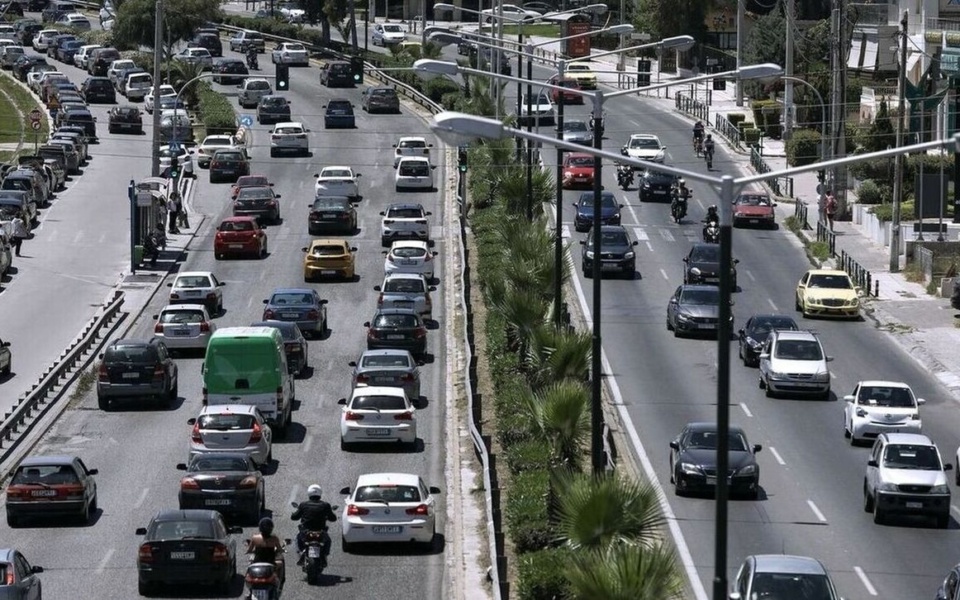 «Εξοικονομήστε χρήματα στη βενζίνη: Γιατί είναι σημαντικό να κρατάτε το ρεζερβουάρ σας γεμάτο & συμβουλές για να μειώσετε την κατανάλωση»>