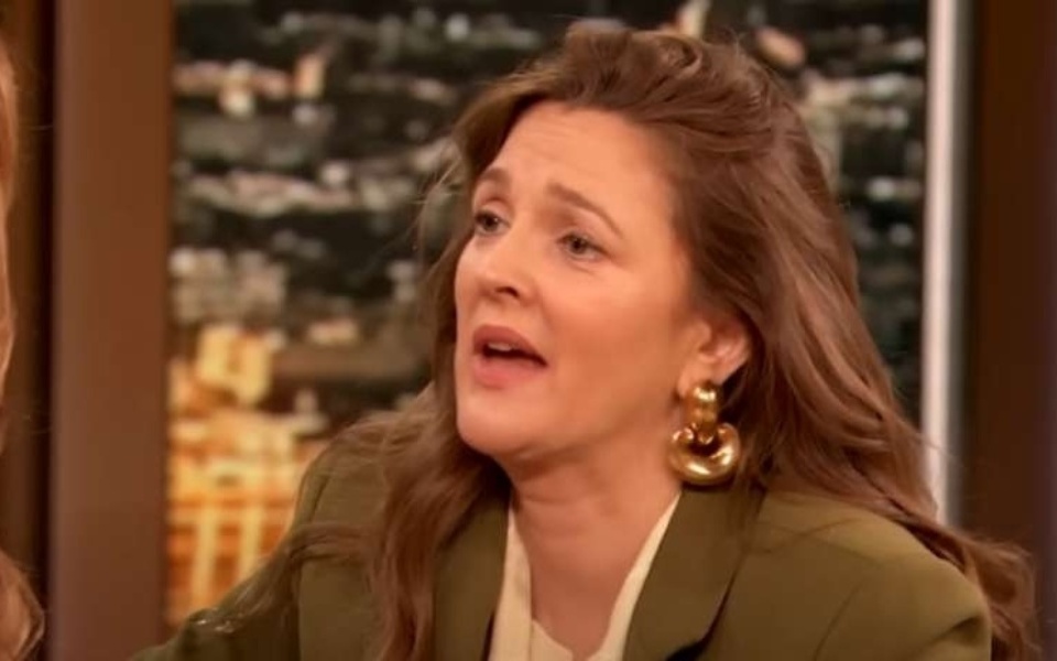 Η Drew Barrymore αποκαλύπτει σοκαριστικό παρελθόν: Η μαμά μου συνήθιζε να βγαίνει με τους συνεργάτες μου>