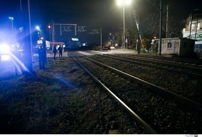 Τελευταίες ενημερώσεις για την κατάστασή του και την έρευνα: 16χρονο αγόρι νοσηλεύεται στο νοσοκομείο αφού παρασύρθηκε από προαστιακό τρένο στον Ταύρο