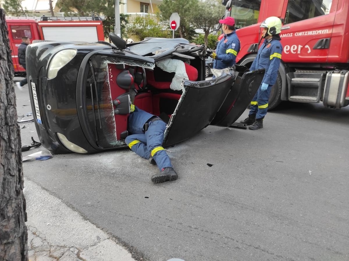 Πένθος για τον Νίκο Μάκο: Τραγικό τροχαίο στον Άλιμο -Βίντεο