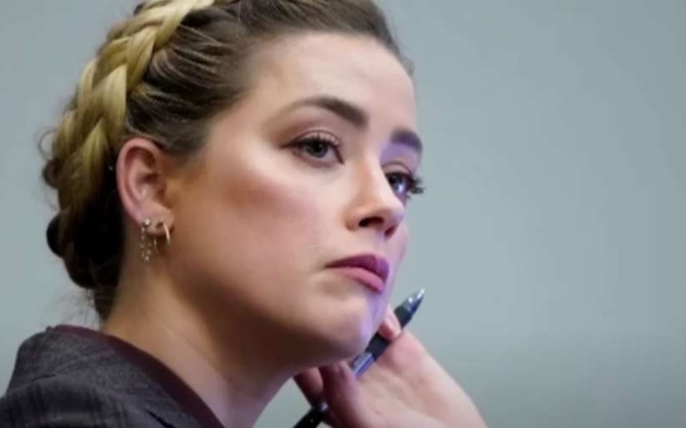 Amber Heard: Μεταβαίνοντας στην Ισπανία, τα έργα του Χόλιγουντ περιμένουν>