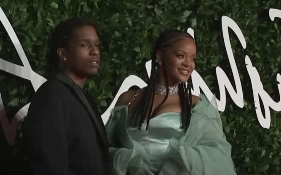 Rihanna & A$AP Rocky: Γιορτή για τα 1α γενέθλια του γιου μου | neolaia.gr iOS App>