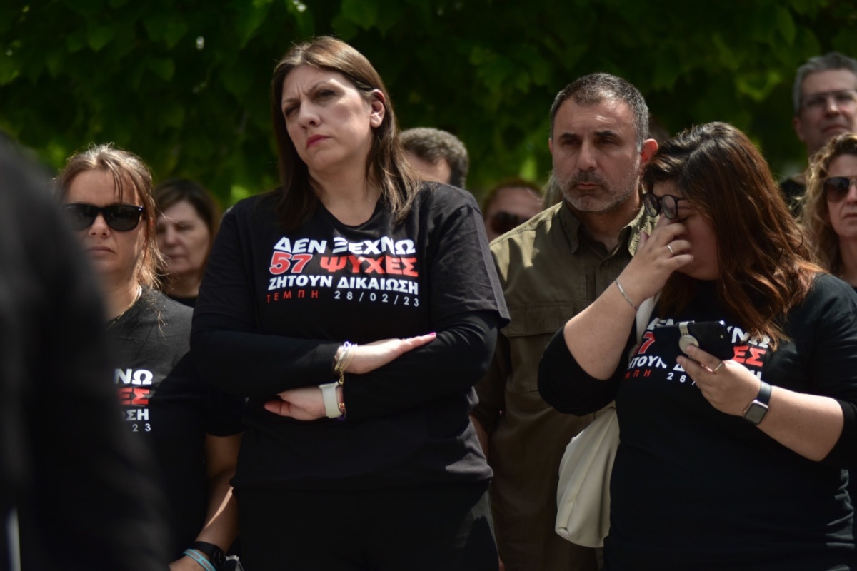 Τιμώντας τα θύματα: Πορεία με κεριά για την τραγωδία στα Τέμπη