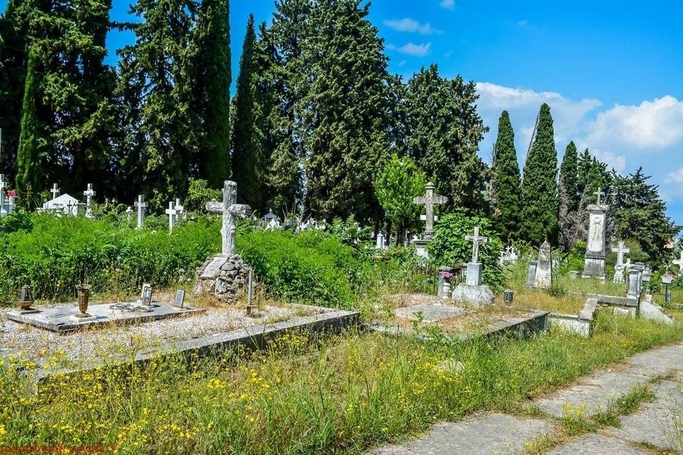 Σοκαριστική αποκάλυψη: Άδειος τάφος στο νεκροταφείο της Πάτρας αποκαλύπτει ανησυχητικό περιστατικό ταφής