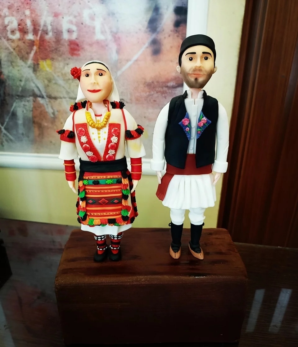 Sugar Paste Dolls: Παραδοσιακή ενδυματολογία από το ζαχαροπλαστείο Νέας Πέλλας