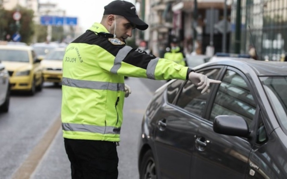 Συμμόρφωση και πρόστιμα: Ελληνική νομοθεσία για τα φιμέ τζάμια αυτοκινήτων>