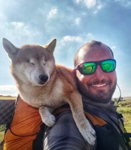 Ταξίδι ανθεκτικότητας: Βοηθώντας έναν τυφλό σκύλο να βρει χαρά σε μια διαδρομή 1.100 χιλιομέτρων